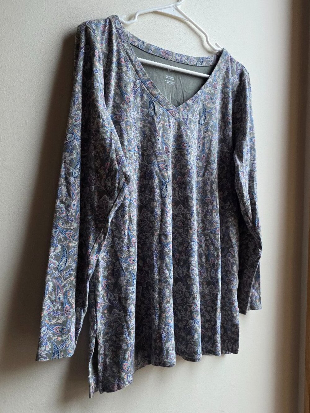 J. Jill Gray/Purple Paisley V-Neck Jersey Size Medium - Picture 4 of 15